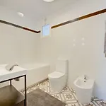 Modern, Bright And Welcoming Oceanfront Appartement *