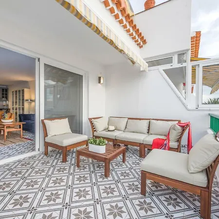 Modern, Bright And Welcoming Oceanfront