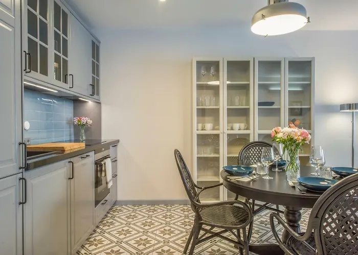 Modern, Bright And Welcoming Oceanfront