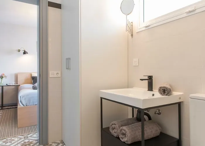 Modern, Bright And Welcoming Oceanfront