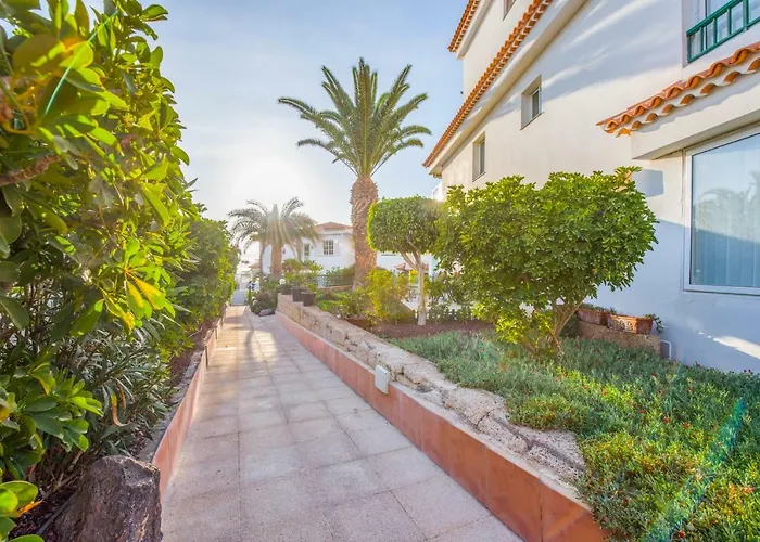 Modern, Bright And Welcoming Oceanfront Διαμέρισμα