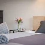 Modern, Bright And Welcoming Oceanfront شقة