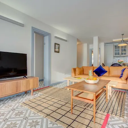 Modern, Bright And Welcoming Oceanfront Appartement *