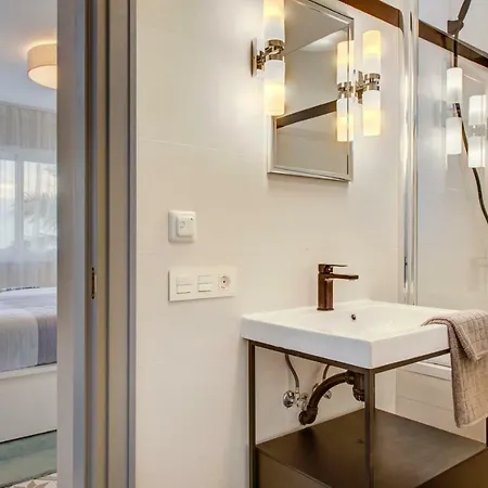 Modern, Bright And Welcoming Oceanfront Appartamento