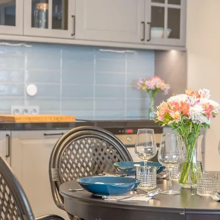 Modern, Bright And Welcoming Oceanfront 아파트