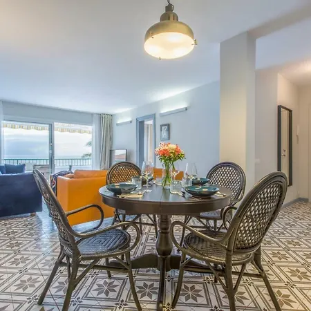 Modern, Bright And Welcoming Oceanfront Appartamento