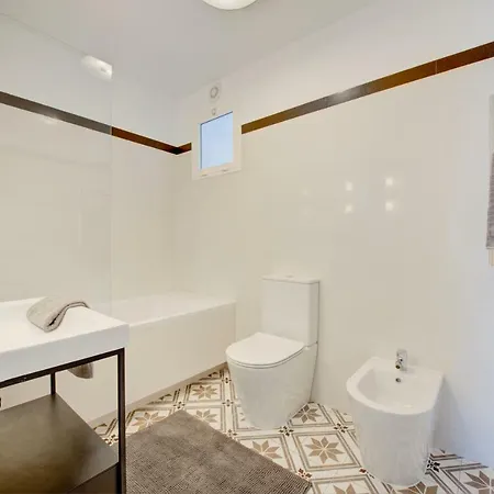 Modern, Bright And Welcoming Oceanfront 아파트 *