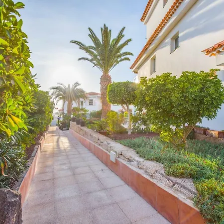 Modern, Bright And Welcoming Oceanfront דירה