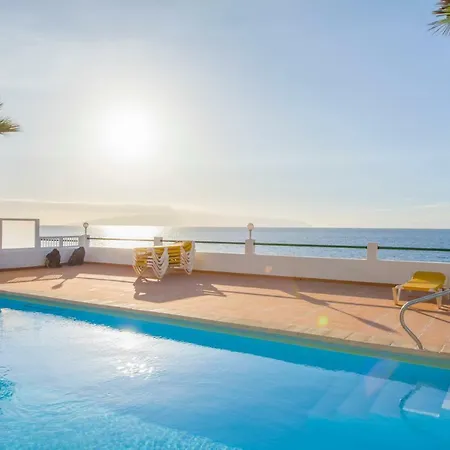 Modern, Bright And Welcoming Oceanfront *