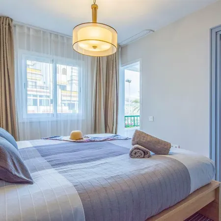 Modern, Bright And Welcoming Oceanfront Appartement