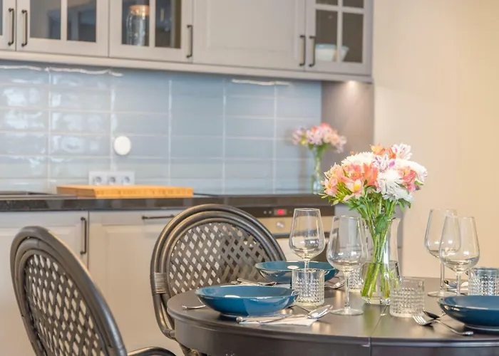 Modern, Bright And Welcoming Oceanfront Apartment