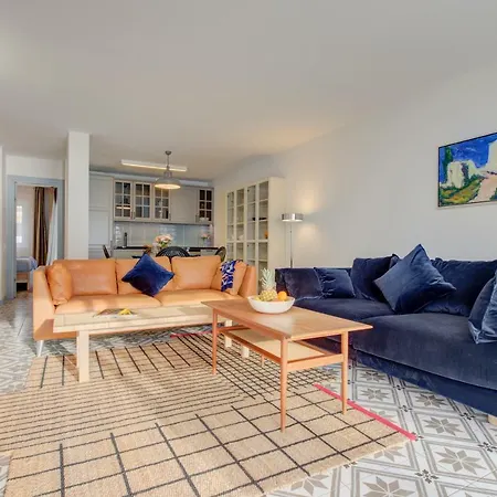 Modern, Bright And Welcoming Oceanfront