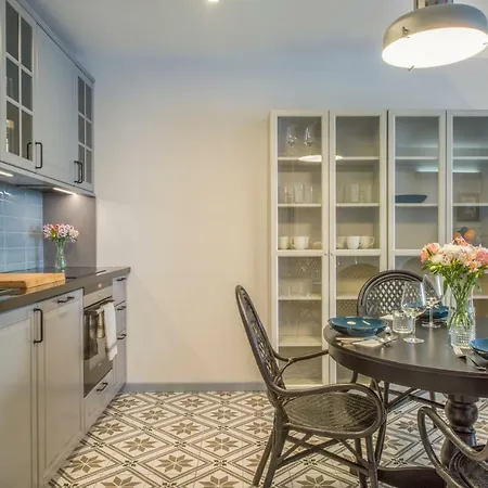 Modern, Bright And Welcoming Oceanfront