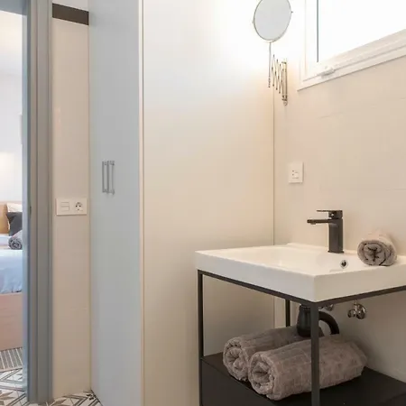 Modern, Bright And Welcoming Oceanfront