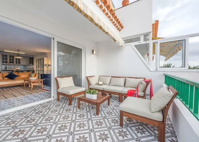 Modern, Bright And Welcoming Oceanfront