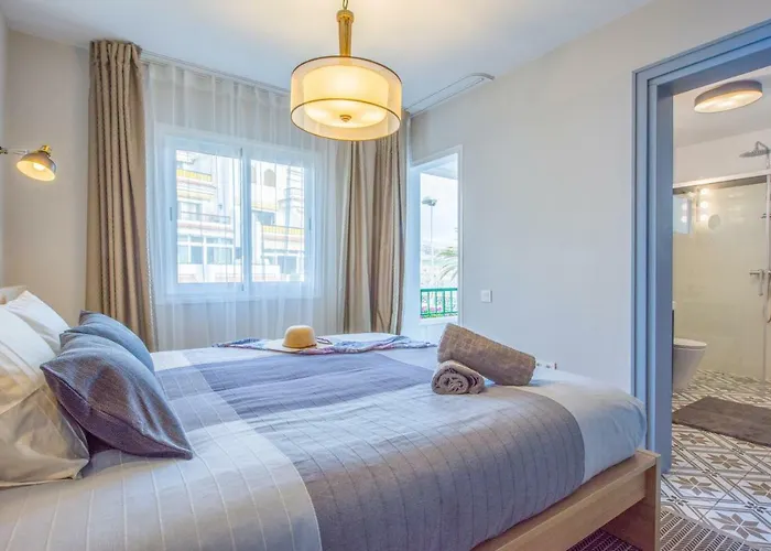 Modern, Bright And Welcoming Oceanfront 아파트